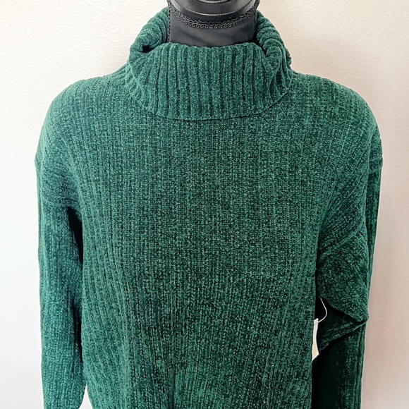 CHRISTOPHER & BANKS Women’s Turtleneck Sweater (Size L) - Picture 2 of 13